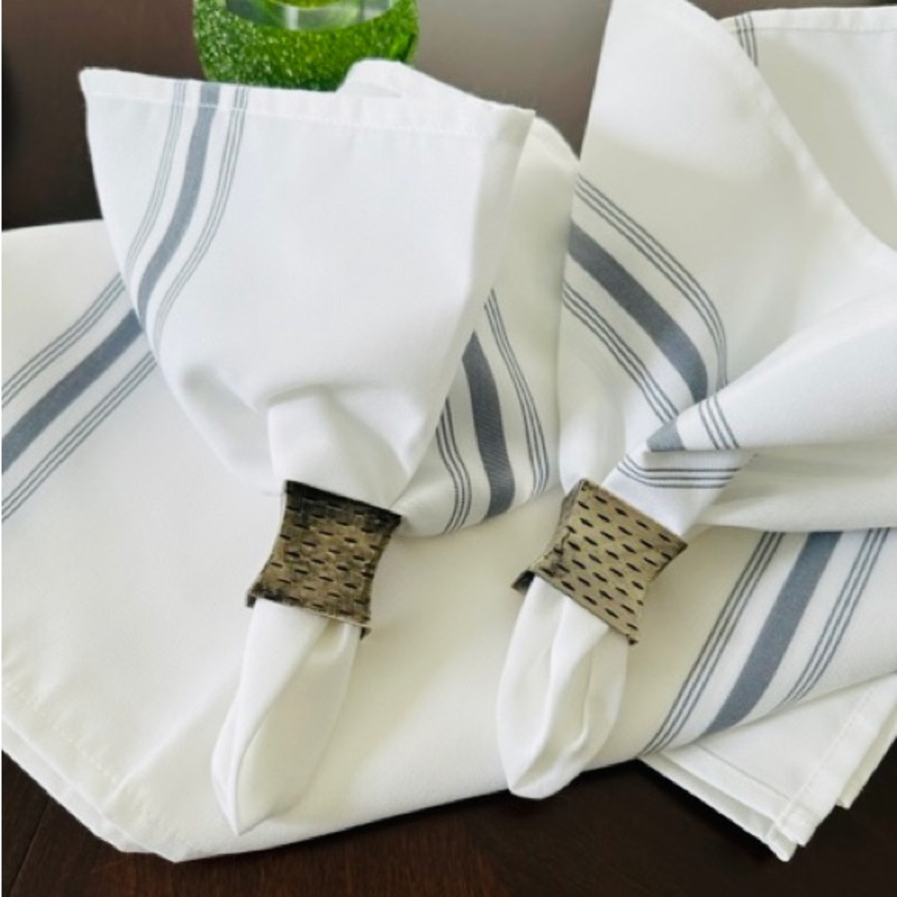 14 NAPKINS Crisp White & Grey Hotel Quality Poly NEW 20.5” x 18.5”